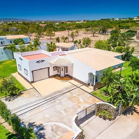Villa Amendoeira *